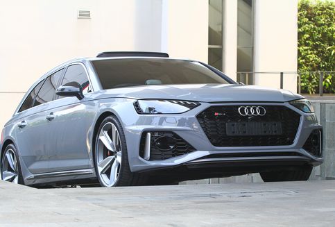 Tongkrongan Audi RS4 Avant, Lebih Canggih dan Sporty