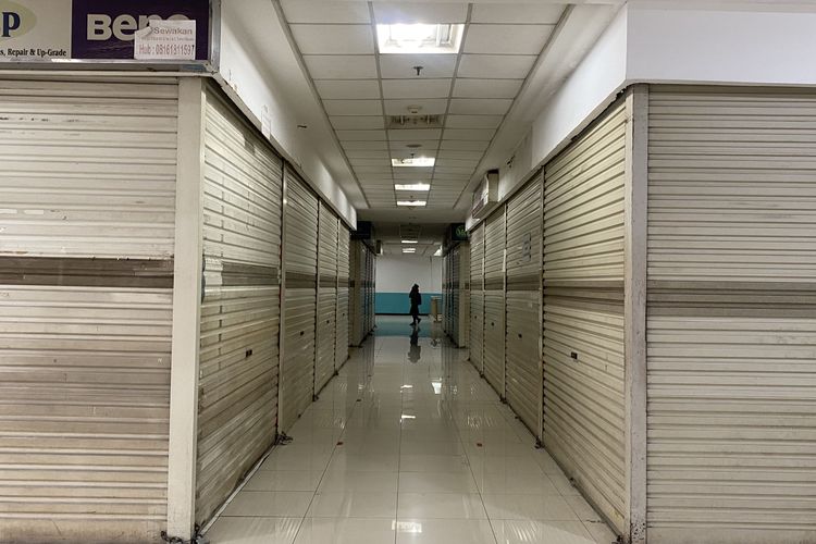 Mal Tamini Square di Pinang Ranti, Jakarta Timur, sepi pengunjung.