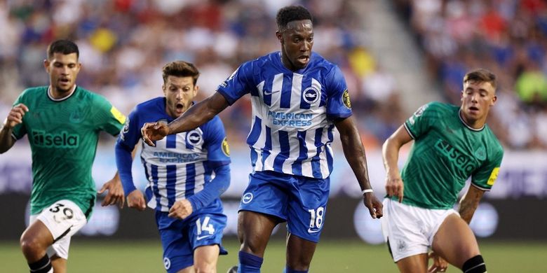 Aksi Danny Welbeck dalam laga Premier League Summer Series antara Brighton vs Newcastle di Red Bull Arena, New Jersey, Amerika Serikat 28 Juli 2027.   Tim Nwachukwu/Getty Images for Premier League/AFP (Photo by Tim Nwachukwu / GETTY IMAGES NORTH AMERICA / Getty Images via AFP)