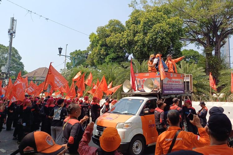 Gaji umr jawa barat 2025 kota bekasi tertinggi banjar terendah