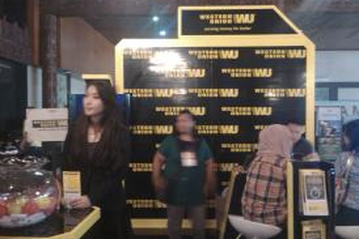 Both Western Union pada acara Kompasianival 2014, di Sasana Utomo, Taman Mini Indonesia Indah, Jakarta Timur, Sabtu (22/11/2014)