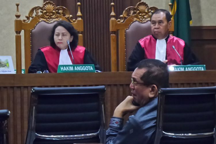 Mantan Ketua Komisi II DPR, Chairuman Harahap, di Pengadilan Tipikor Jakarta, Senin (11/9/2017).