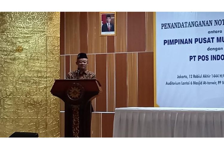 Sekretaris Umum Abdul Mu?ti mewakili Ketua Umum Muhammadiyah Haedar Nashir saat penandatangan MoU Pos Indonesia dan PP Muhammadiyah.