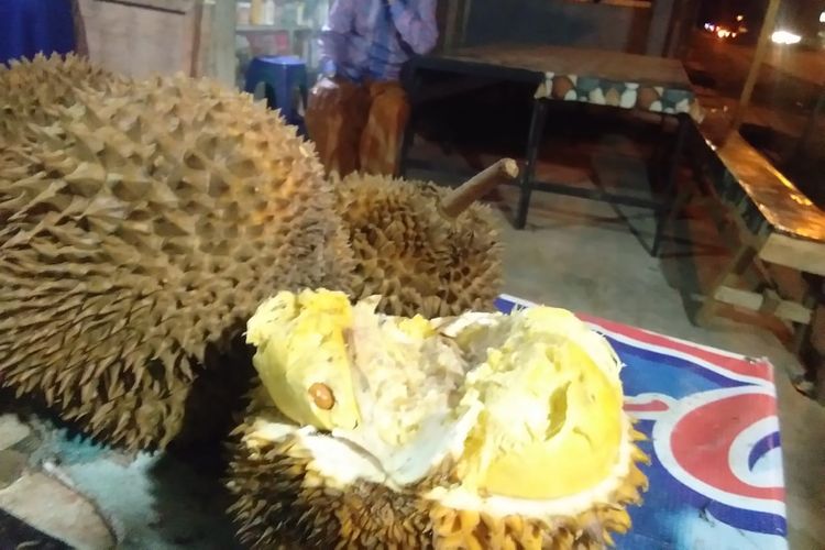 Durian Musang King di Desa Kandang, Kecamatan Muara Dua, Kota Lhokseumawe, Senin (14/10/2019) malam