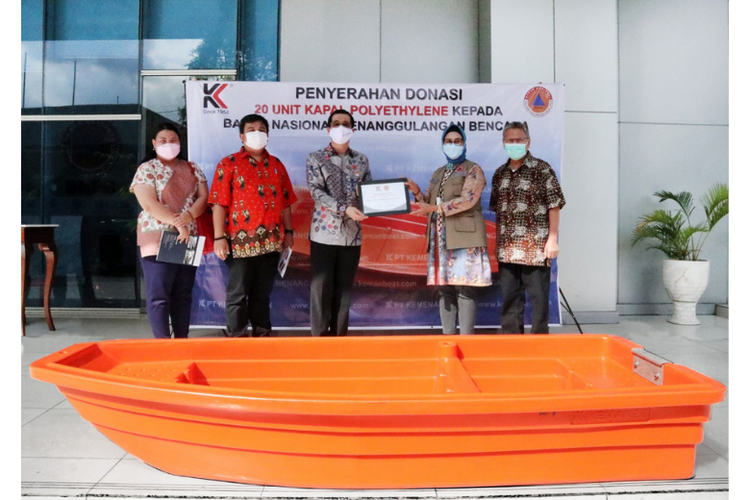 PT Kemenangan menyerahkan bantuan 20 Kapal PE kepada BNPB DKI. 