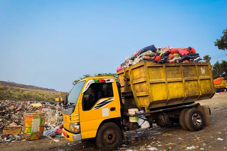 Sempat Ditutup akibat Kebakaran, TPA Galuga Bogor Kembali Terima Sampah