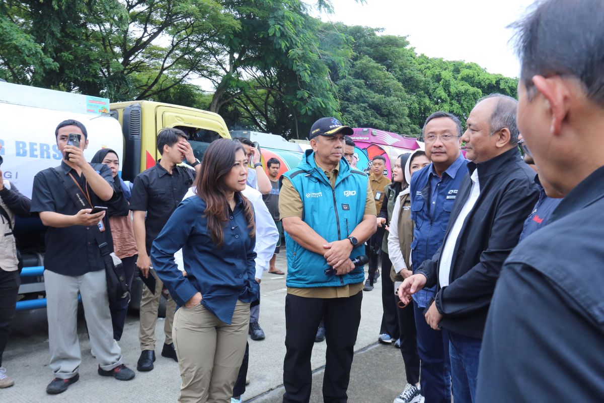 Menteri Komunikasi dan Digital (Menkomdigi) Meutya Hafidz meninjau wilayah terdampak bencana banjir di Aceh, khususnya Kabupaten Aceh Tamiang, Minggu (28/12/2025).
