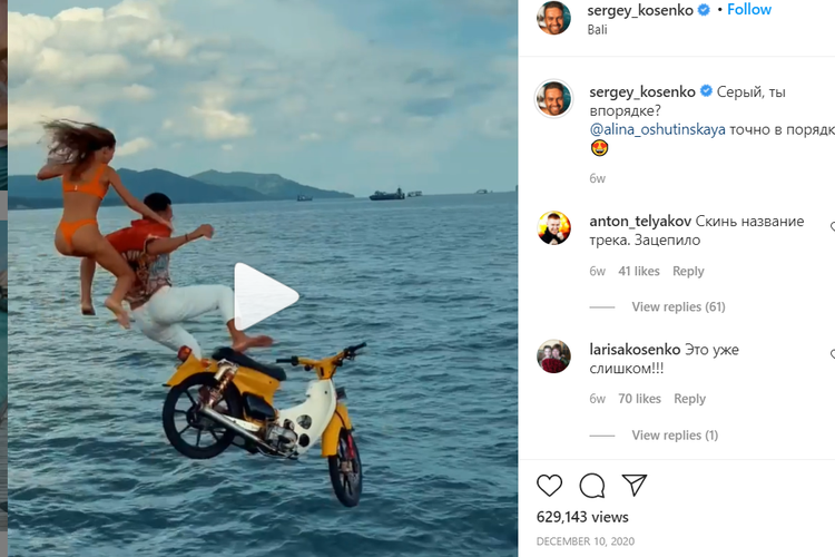 Sergei Kosenko and an unknown female foreign tourist as they plunged into the waters of Tanah Ampo harbor in Karangasem regency, Bali