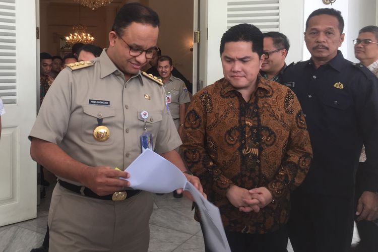 Menteri Badan Usaha Milik Negara (BUMN), Erick Tohir, bertemu Gubernur DKI Jakarta, Anies Baswedan di Balai Kota, Jakarta Pusat, Selasa (29/10/2019).