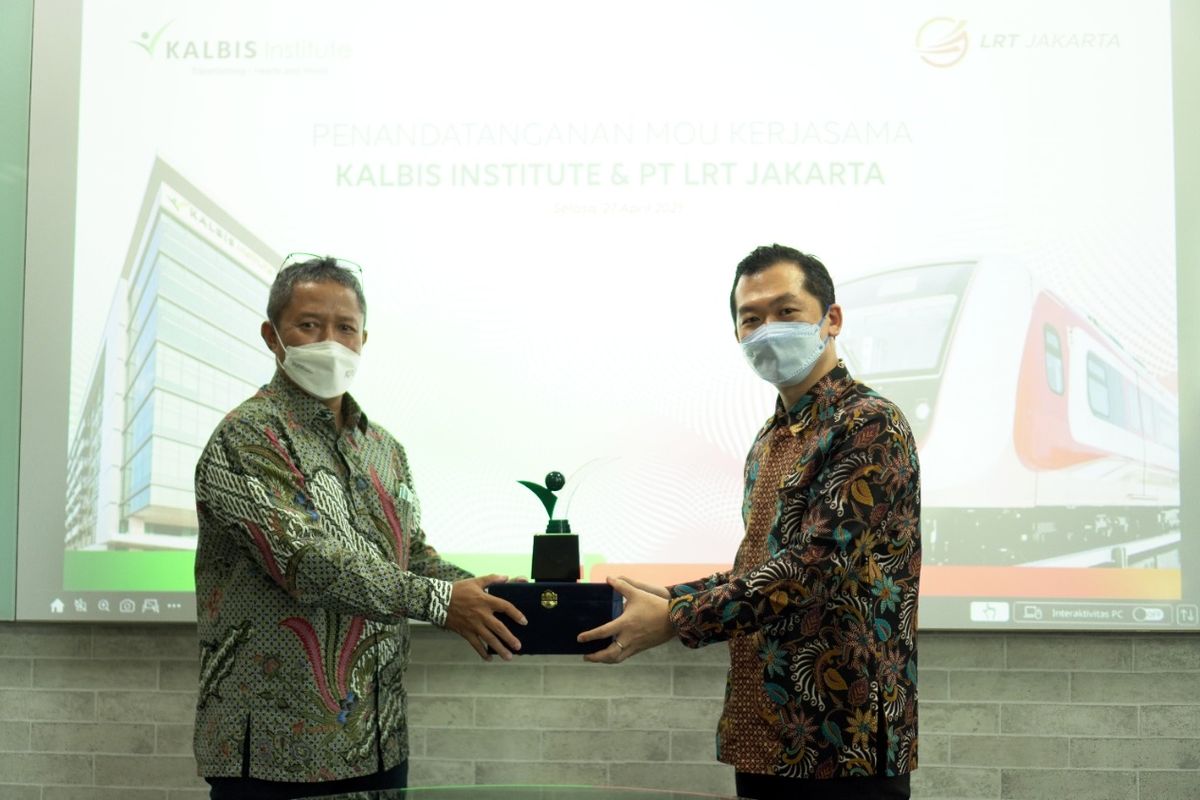 Kalbis Institute menjalin kolaborasi strategis dengan PT LRT Jakarta meliputi magang, rekrutmen, dosen tamu, pelaksanaan Tri Dharma Perguruan Tinggi, serta pemberian beasiswa bagi karyawan LRT Jakarta.