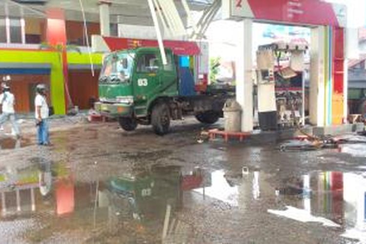 Kondisi  SPBU yang meledak di Jalan Hasanudin, Pontianak, Kalimantan Barat (7/1/2016)