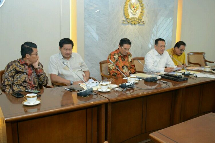 Ketua DPR RI Bambang Soesatyo dan perwakilan Asosiasi Penambang Nikel Indonesia (APNI)