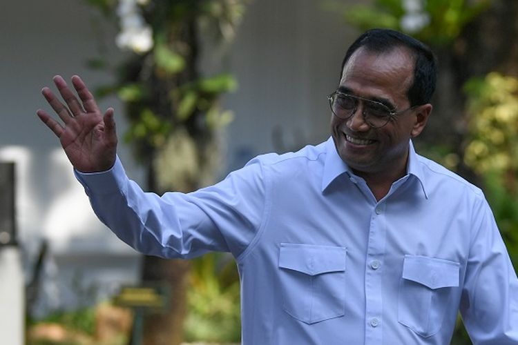 Mantan Menteri Perhubungan Budi Karya Sumadi tiba Kompleks Istana Kepresidenan di Jakarta, Selasa (22/10/2019). ANTARA FOTO/Wahyu Putro A/hp