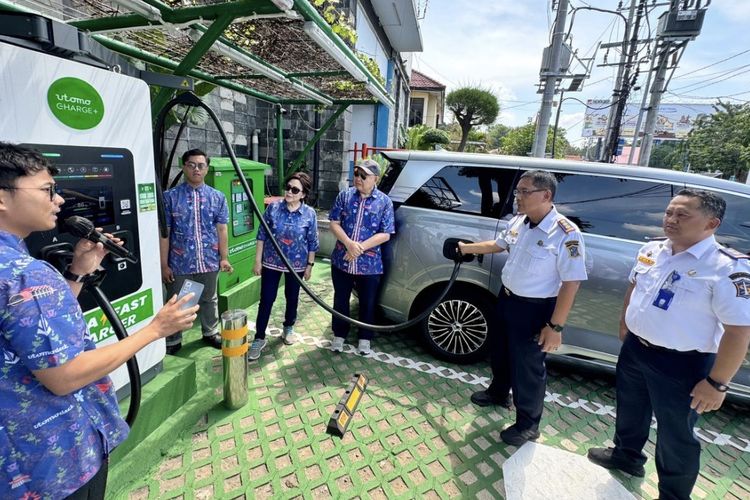 Dishub Pasang Mesin Pengisian Kendaraan Listrik di Lima Titik Surabaya