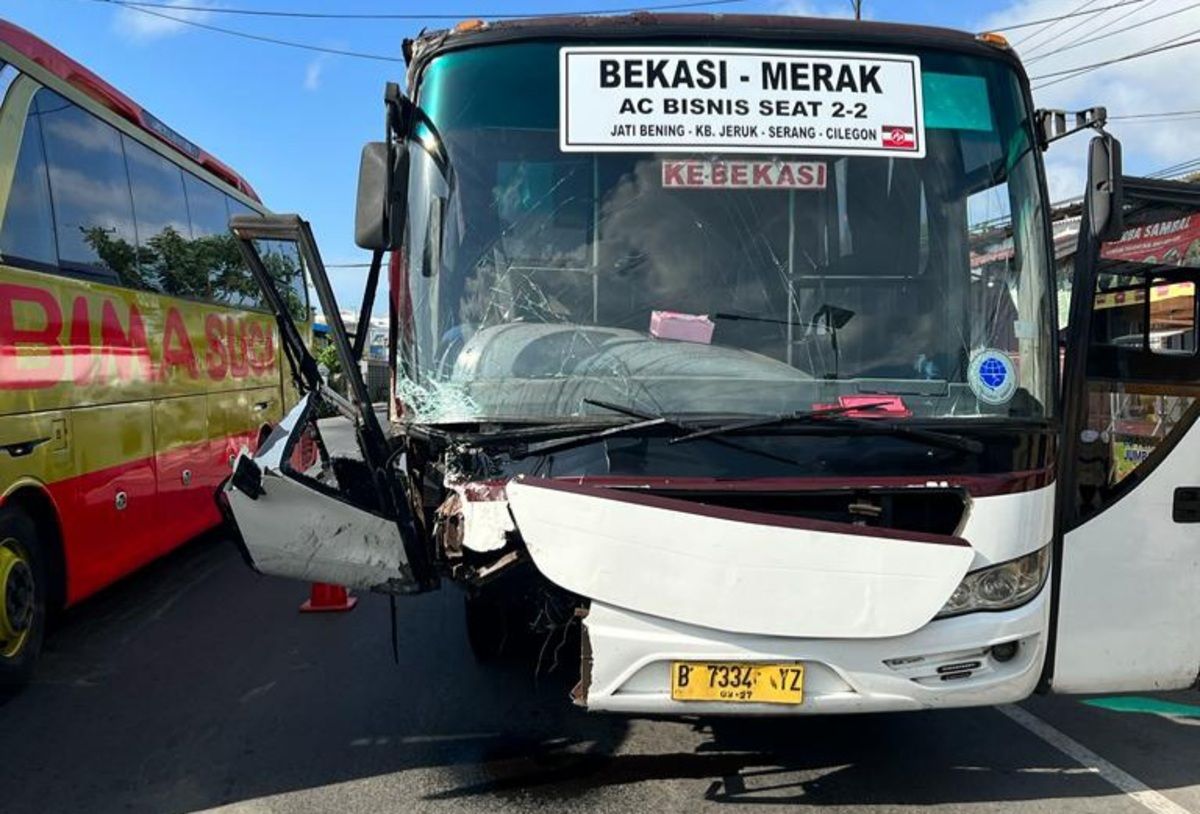 Kecelakaan Sedan Vs Bus AKAP di Merak, 5 Orang Luka-luka