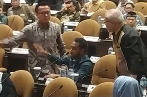 Rapat Paripurna Luar Biasa DPD RI Berlangsung Ricuh