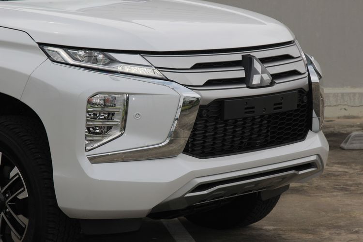 Kompas.com mendapat kesempatan melihat lebih dekat ubahan pada Mitsubishi Pajero Sport Dakar Ultimate 4x4 terbaru. SUV ini mendapat pembaruan di sisi eksterior dan interior