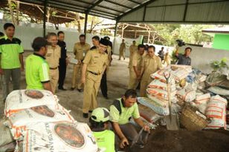 Kabupaten Banyuwangi memiliki bank sampah yang mempunyai ratusan nasabah.