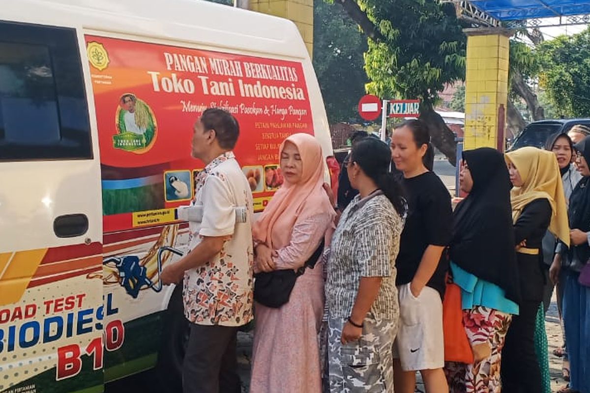 Gelar Pangan Murah dilakukan pada 23 pasar di Jakarta. Mobil-mobil ini mengangkut dua komoditas yakni gula pasir dan minyak goreng yang dijual di bawah harga pasar.