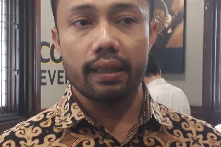 Koordinator Divisi Korupsi Politik ICW Donal Fariz memberi keterangan kepada wartasan usai sebuah diskusi di kawasan Cikini, Jakarta Pusat, Selasa (30/7/2019).