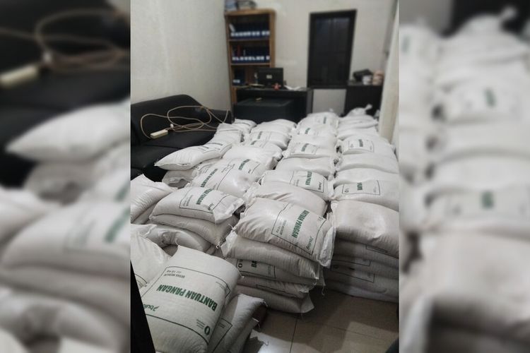 Diduga Ditimbun, 198 Karung Beras Bantuan Pangan Diamankan Polisi di Cirebon
