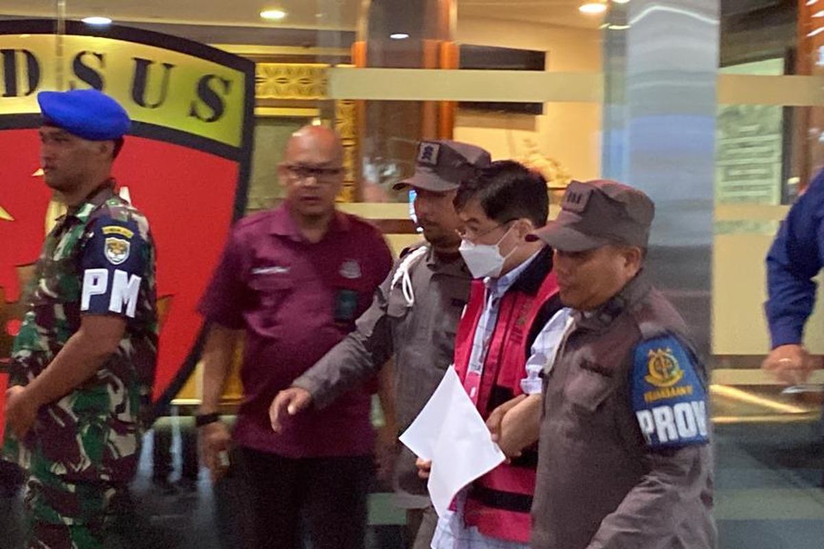 Crazy rich Surabaya Budi Said ditahan oleh Kejagung di kantor Kejagung, Jakarta Selatan, Kamis (18/1/2024). 