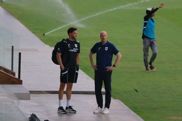 Penasihat Teknik Timnas Indonesia Jordi Cruyff turut memantau TC Timnas Indonesia pada Selasa (27/5/2025). Para pemain Timnas Indonesia mengadakan Training Camp di lapangan latihan Bali United di Gianyar Bali jelang ronde laga-laga Kualifikasi Piala Dunia 2026 kontra China dan Jepang.
