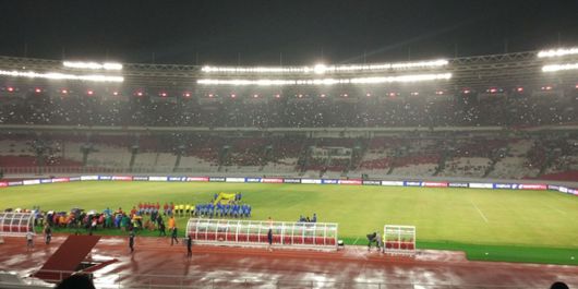Jelang diresmikan Presiden Joko Widodo, Stadion Utama GBK Senayan diguyur hujan, Minggu (14/1/2018).