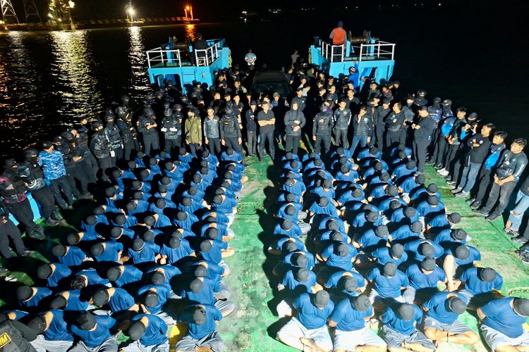 115 Narapidana Risiko Tinggi Dipindahkan dari Lapas Surabaya ke Nusakambangan