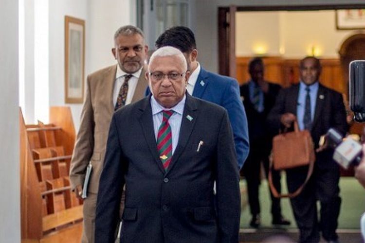 Mantan perdana menteri Fiji Frank Bainimarama pergi setelah sidang pertama parlemen yang baru terpilih di ibu kota Fiji, Suva pada 24 Desember 2022. Mantan orang kuat militer Sitiveni Rabuka pada 24 Desember dikukuhkan sebagai perdana menteri Fiji, setelah menuduh pemerintah yang keluar menyulut ketakutan dan kekacauan untuk menggagalkan kembalinya dia ke tampuk kekuasaan. 