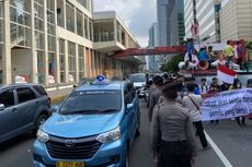 Imbas Demo di Depan Bawaslu RI, Arus Lalin Jalan MH Thamrin Tersendat