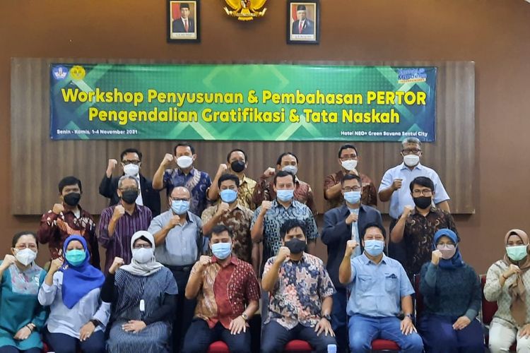Tim RBZI UNJ menggelar workshop penyusunan draf Peraturan Rektor Pengendalian Gratifikasi yang diselenggarakan pada 1?4 November 2021 yang dilaksanakan secara daring dan luring di Bogor dengan menerapkan prokes ketat.