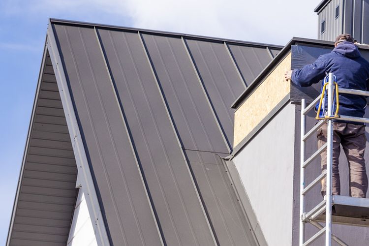 Ilustrasi atap rumah berbahan logam.