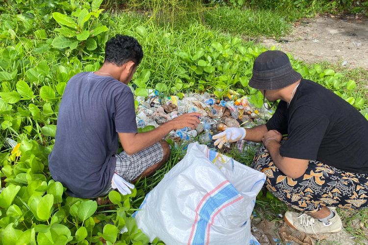 PCX mengoperasikan pasar plastik kredit yang sepenuhnya transparan, memperkuat jaringan untuk mengumpulkan, mengangkut, dan memproses limbah plastik dengan bertanggung jawab.