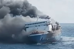 40 Orang Terjebak di KMP Mutiara Sentosa 2 yang Terbakar di Perairan Sumenep