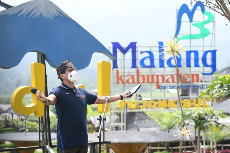 Menteri Pariwisata dan Ekonomi Kreatif Sandiaga Uno saat berada di desa wisata Pujon Kidul, Malang, Sabtu (22/5/2021).
