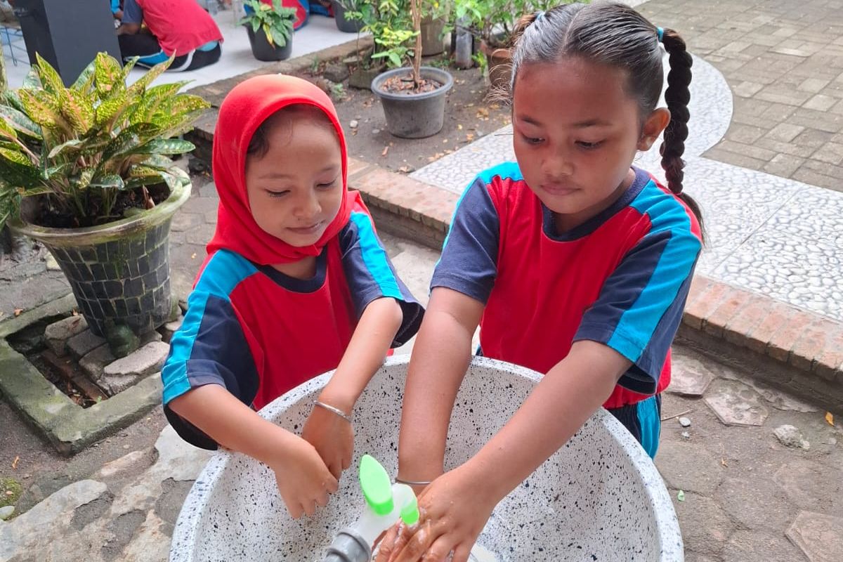 Pembiasaan perilaku hidup bersih dan sehat diterapkan di sekolah binaan Japfa.
