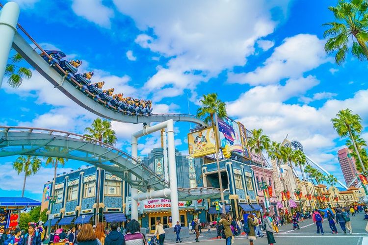 Ilustrasi roller coaster di Universal Studios Japan.