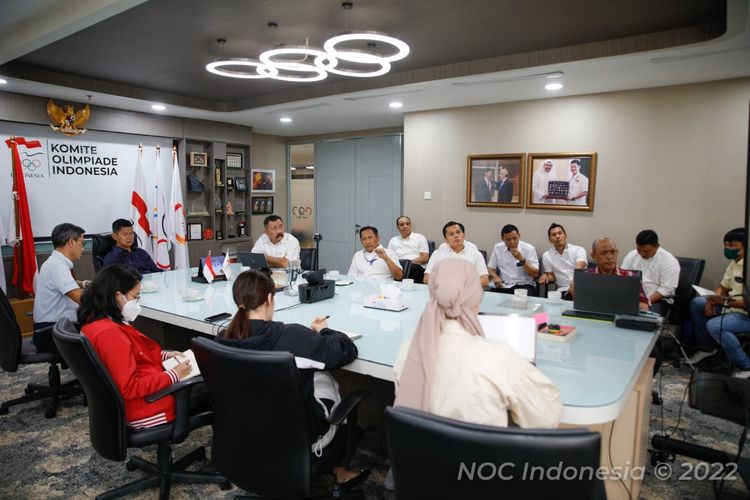 Rapat koordinasi persiapan IBA World Boxing Tour 2022 antara NOC Indonesia dan PP Pertina di Kantor NOC Indonesia, Senayan, Selasa (31/5/2022).