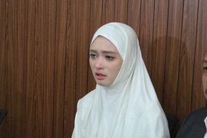 Berlinang Air Mata, Inara Rusli Minta Maaf atas Kegaduhan yang Terjadi