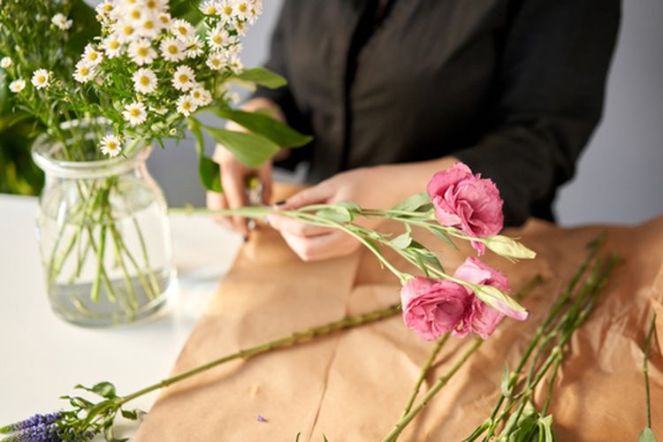 Bagaimana Cara Membuat Bunga Mawar Valentine Bertahan Lebih Lama?