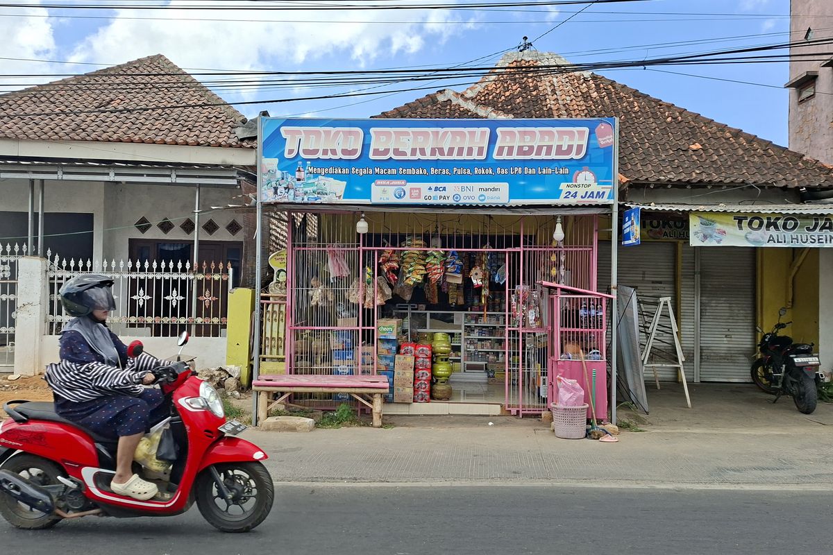 Salah satu toko kelontong di wilayah Kecamatan Kota, Sumenep, Jawa Timur. 