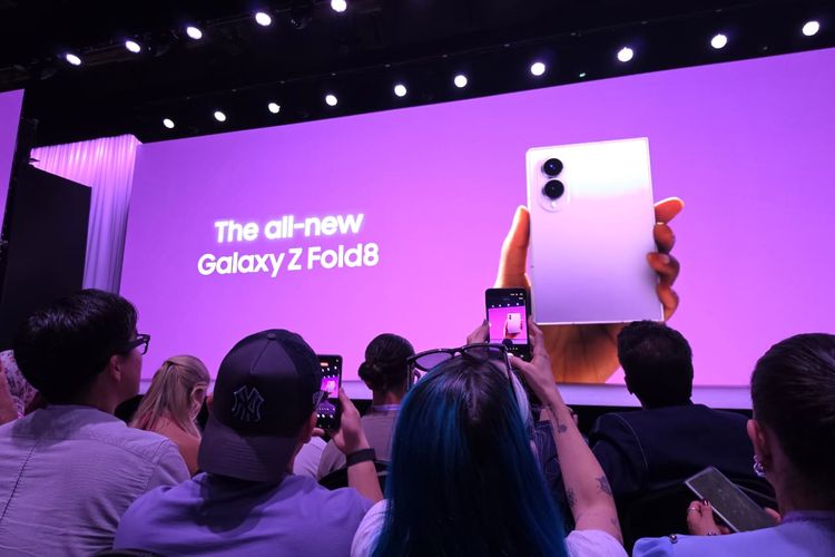 Samsung Galaxy Z Fold 8 Resmi, HP Lipat Seukuran Paspor, Baterai Silikon, dan Layar Titanium