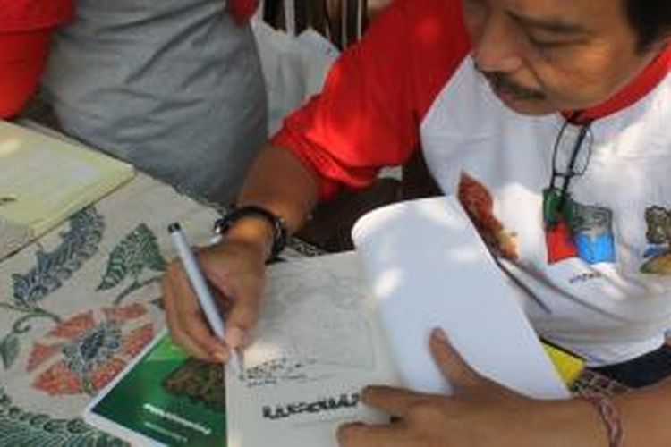 S. Dian Andryanto, penulis buku '#sayabelajarhidup: Empati, Simpati & Harmoni'.