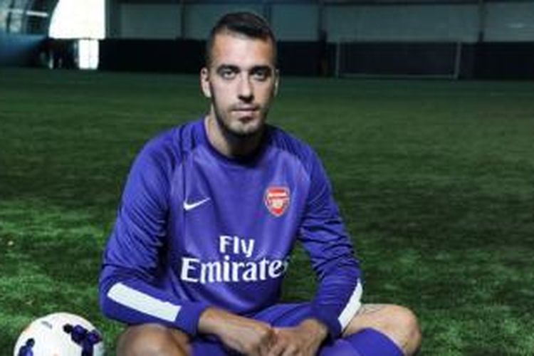 Kiper Arsenal, Emiliano Viviano. 