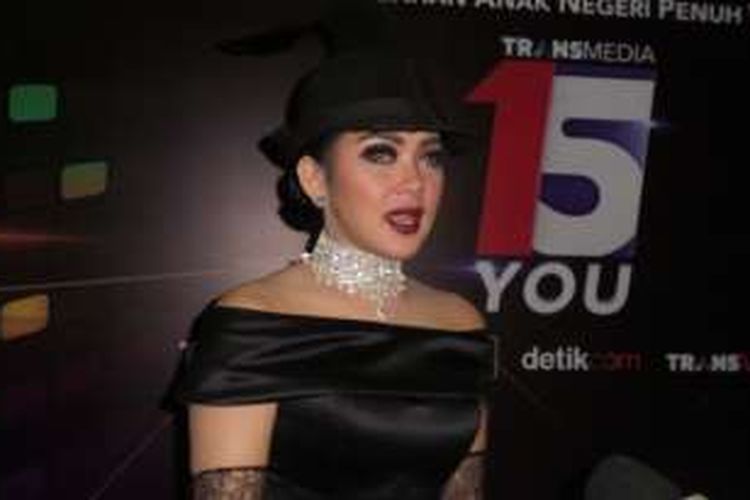 Syahrini usai tampil dalam acara HUT TransTV di Jl Kapten Tendean, Mampang, Jakarta Selatan, Kamis (15/12/2016) malam.