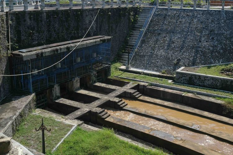 Hulu Selokan Mataram yang berada di Sungai Progo, tepatnya di Bendungan Karang Talun, Desa Bligo, Kecamatan Ngluwar, Kabupaten Magelang, Jawa Tengah.