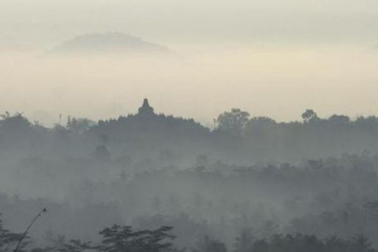 Bukit Punthuk Setumbu memberikan alternatif lain untuk menikmati Borobudur dari kejauhan.