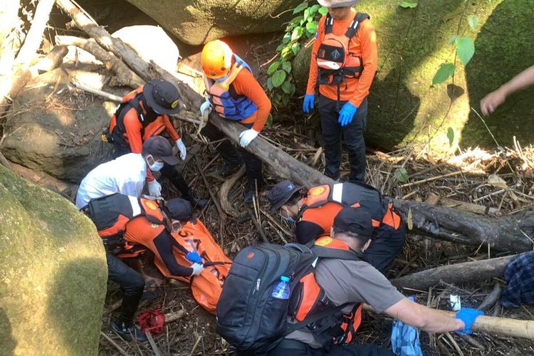 Hanyut Saat Menjala Ikan, Pasutri di Gowa Ditemukan Meninggal Dunia