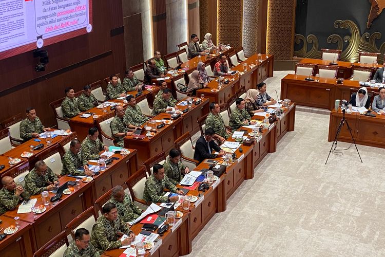 DPR Bahas Surpres Penjualan KRI Ki Hajar Dewantara, Menhan dan Panglima Absen